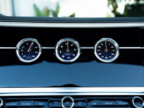 Used 2024 Bentley Continental GT V8 image 26