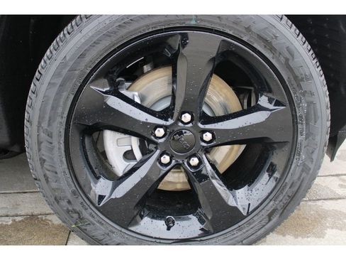 New 2025 Jeep Grand Cherokee L Altitude image 38