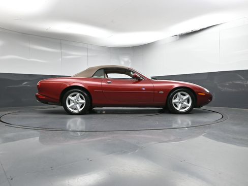 Used 1998 Jaguar XK8 Convertible image 31