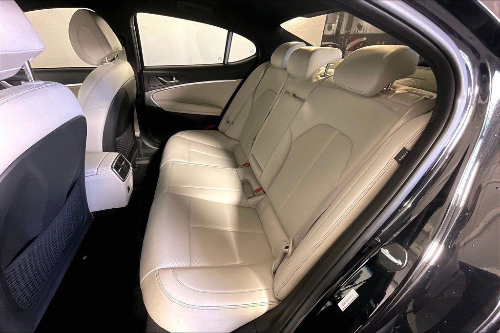 Used 2025 Genesis G70 2.5T RWD image 32