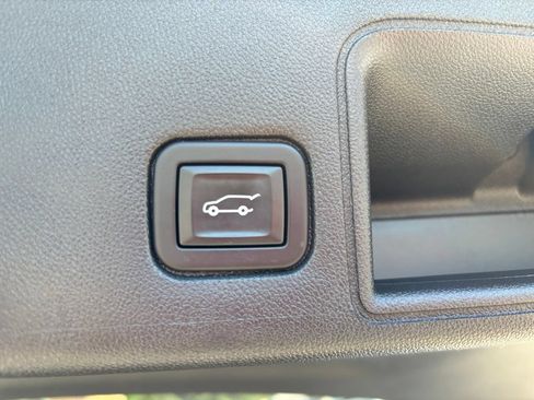 Used 2020 GMC Terrain SLE w/ Driver Convenience Package AWD/4WD image 8