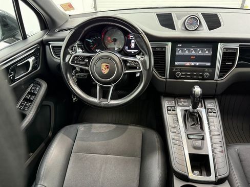 Used 2017 Porsche Macan S w/ Premium Package image 32