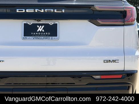 New 2026 GMC Acadia Denali Ultimate w/ LPO, Floor Liner Package AWD/4WD image 5