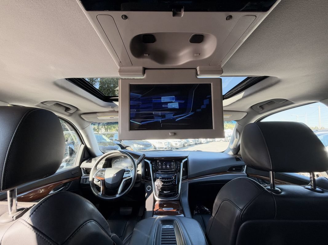 Used 2019 Cadillac Escalade Luxury AWD/4WD image 25