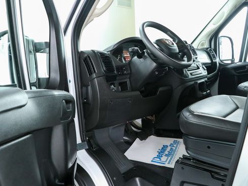 Used 2024 RAM ProMaster 2500 w/ Convenience Group FWD image 3
