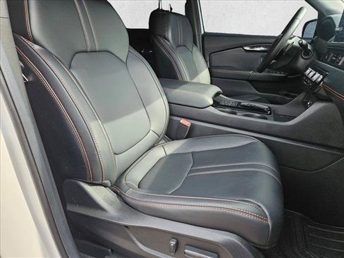 Used 2025 Honda Pilot TrailSport image 19