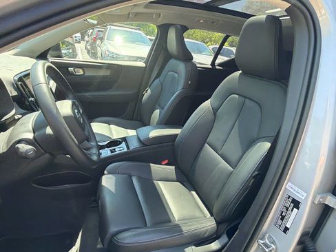 Used 2025 Volvo XC40 B5 Plus AWD/4WD image 28