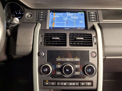 Used 2017 Land Rover Discovery Sport SE image 26