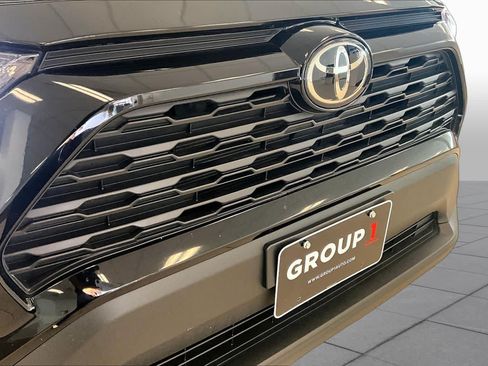 Used 2025 Toyota RAV4 XLE Premium FWD image 28