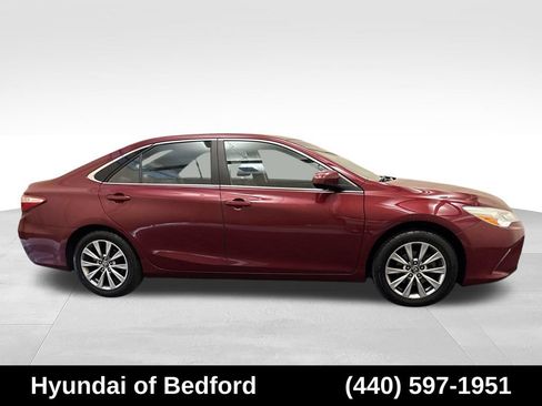 Used 2016 Toyota Camry XLE w/ Moonroof Package FWD image 4