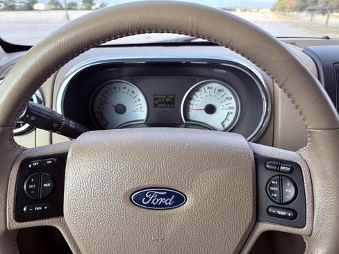 Used 2007 Ford Explorer Sport Trac Limited RWD image 48