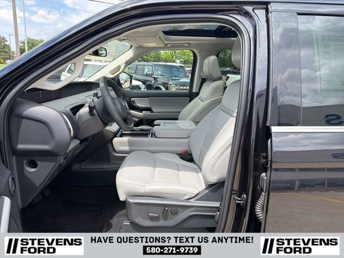 Used 2025 Ford Expedition Max Active AWD/4WD image 14