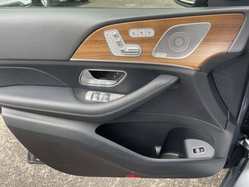 Certified 2025 Mercedes-Benz GLS 450 4MATIC image 31