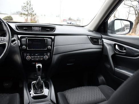 Used 2018 Nissan Rogue SV w/ Premium Package image 19