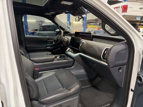 Used 2025 Ford Expedition Tremor image 19