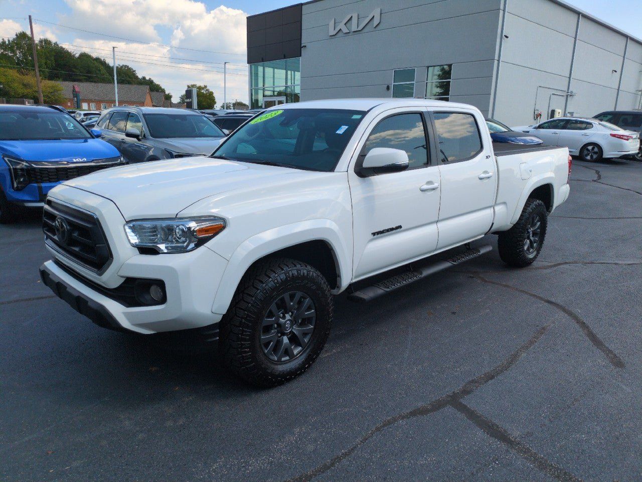 Used 2023 Toyota Tacoma SR5 w/ Technology Package AWD/4WD image 3