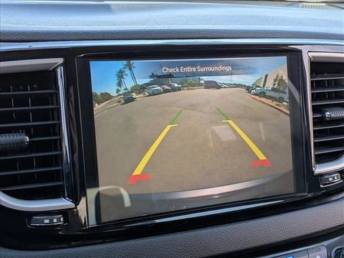 Used 2023 Chrysler Pacifica Touring-L image 12