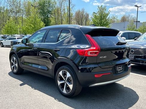 Used 2025 Volvo XC40 B5 Core AWD/4WD image 3