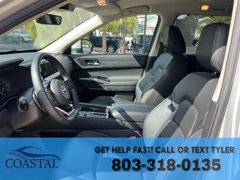 Used 2025 Nissan Pathfinder SL image 9