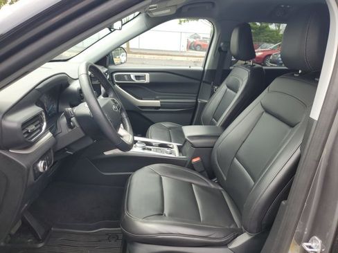 Used 2023 Ford Explorer XLT w/ Equipment Group 202A AWD/4WD image 5