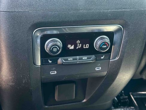 Used 2023 Chevrolet Suburban Premier AWD/4WD image 21
