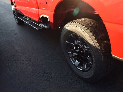 Used 2024 Ford F250 Lariat w/ Sport Appearance Package image 4