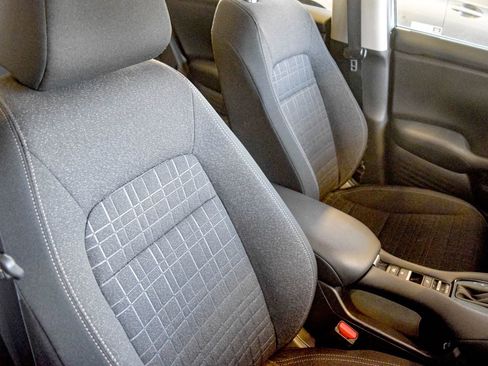 Used 2023 Honda HR-V LX image 17