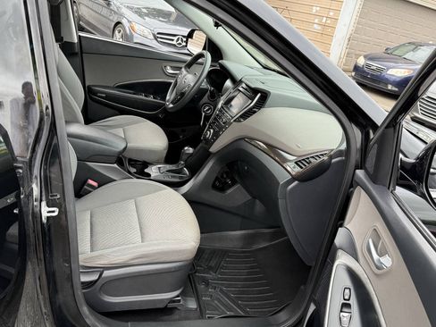Used 2017 Hyundai Santa Fe SE AWD/4WD image 18