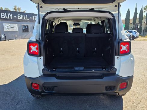 Used 2023 Jeep Renegade Latitude image 13