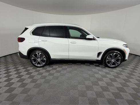Used 2025 BMW X5 xDrive40i w/ Climate Comfort Package image 2