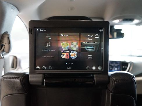 Used 2021 Chrysler Pacifica Touring-L w/ Uconnect Theater Family Group AWD/4WD image 43