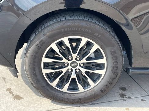 Used 2025 Ford Expedition Max Platinum AWD/4WD image 8