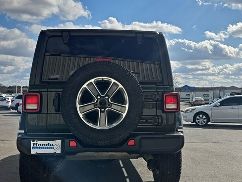 Used 2022 Jeep Wrangler Unlimited Sahara w/ Dual Top Group image 7