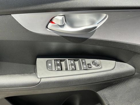 Used 2022 Kia Forte LXS w/ LXS Technology Package FWD image 21