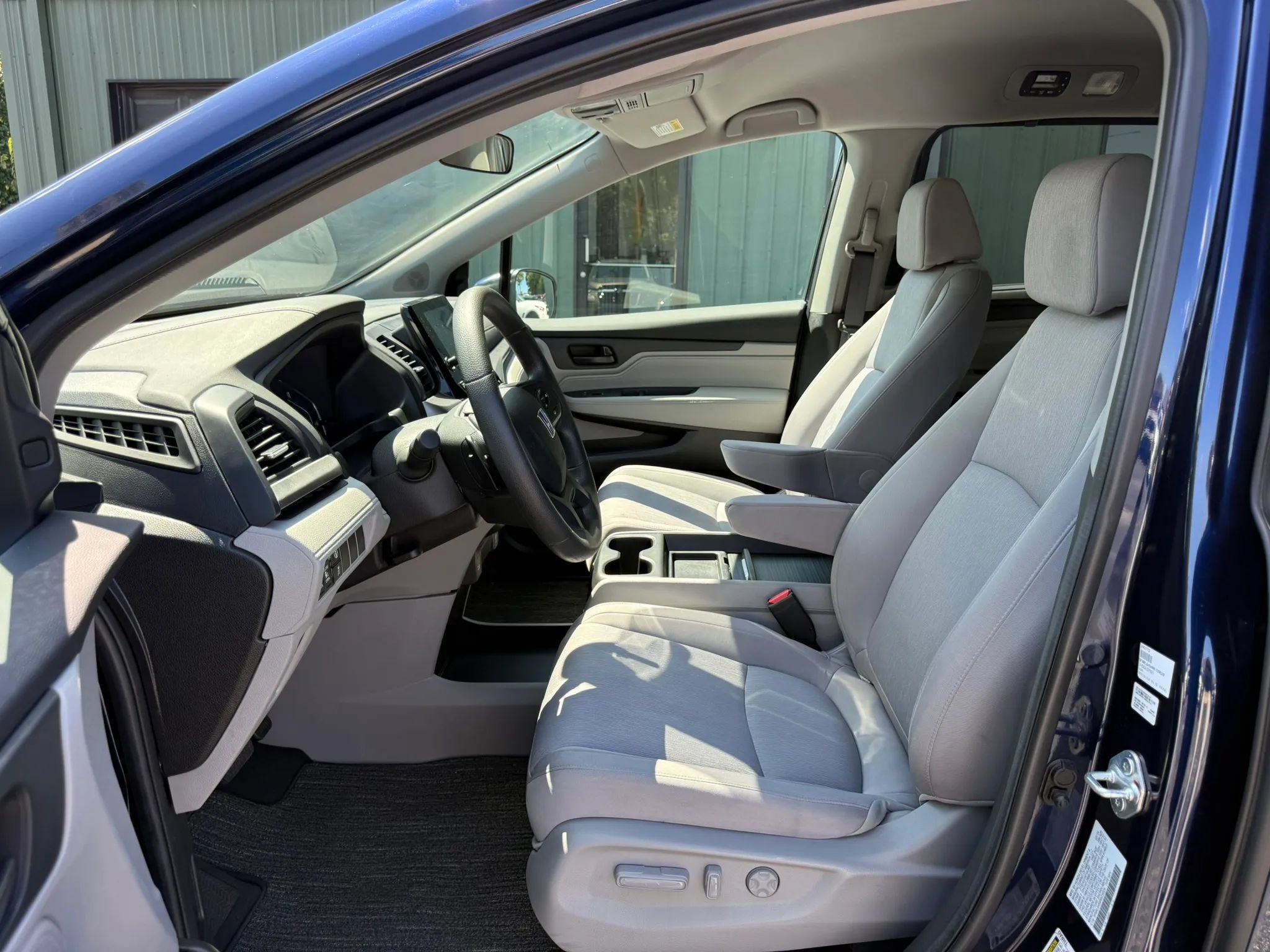 Used 2024 Honda Odyssey EX image 2
