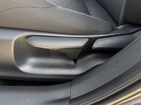 Used 2025 Toyota Corolla SE image 25