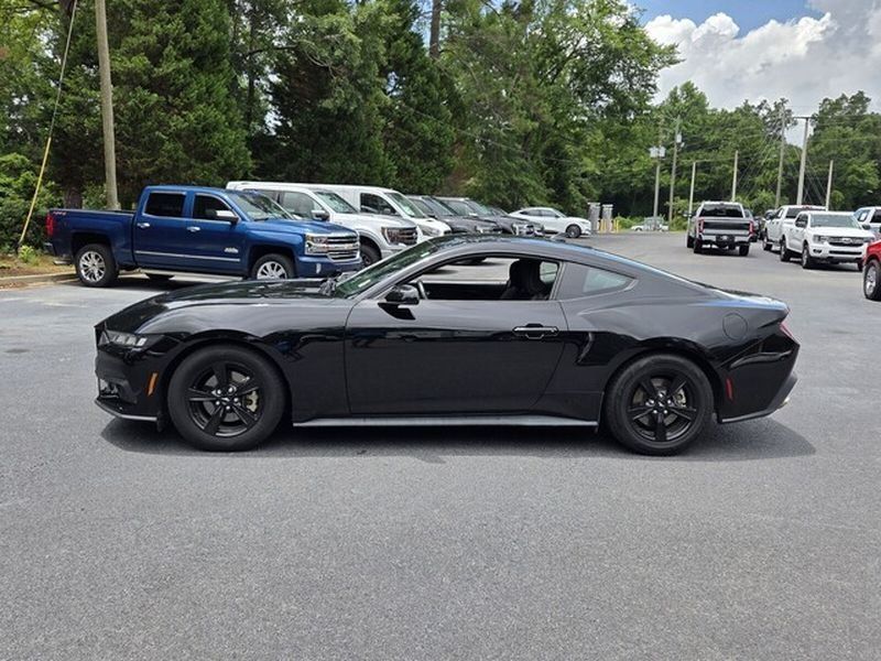 Used 2024 Ford Mustang Coupe RWD image 5