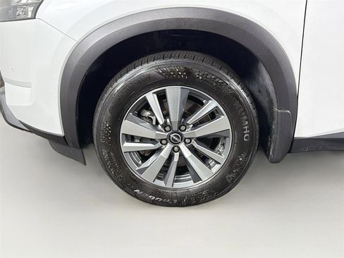 Used 2025 Nissan Pathfinder SL AWD/4WD image 31