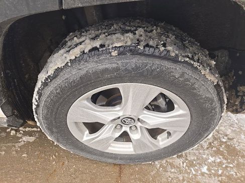 Used 2020 Toyota RAV4 XLE image 19