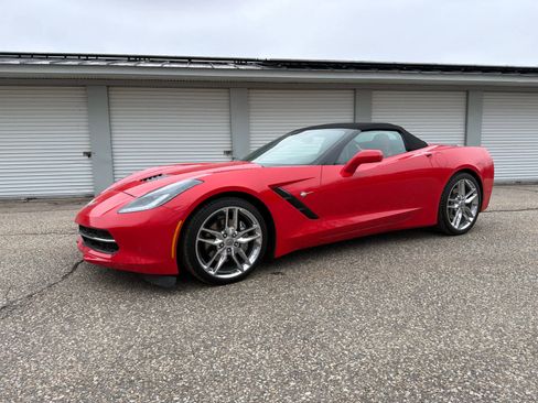 Used 2019 Chevrolet Corvette Stingray Convertible w/ 1LT RWD image 2