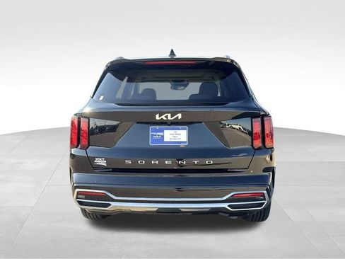 Used 2022 Kia Sorento EX w/ Panoramic Sunroof Package FWD image 4
