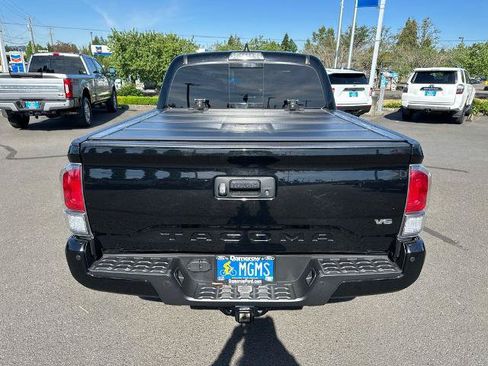 Used 2021 Toyota Tacoma TRD Sport w/ TRD Premium Sport Package AWD/4WD image 5