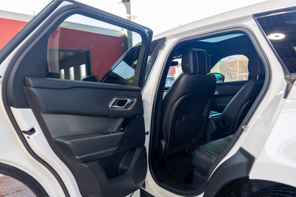 Used 2018 Land Rover Range Rover Velar S AWD/4WD image 37