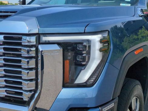 Used 2024 GMC Sierra 2500 Denali w/ Technology Package AWD/4WD image 9