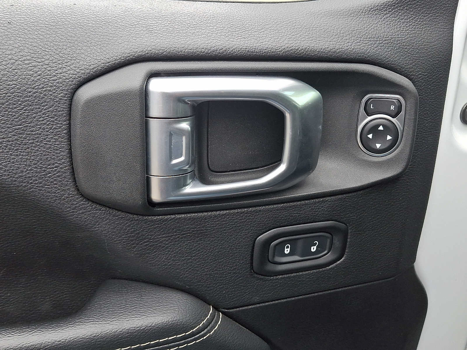 Used 2021 Jeep Wrangler Unlimited Sahara w/ Dual Top Group AWD/4WD image 13