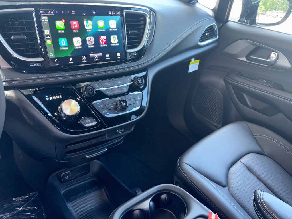 New 2027 Chrysler Pacifica Select FWD image 14