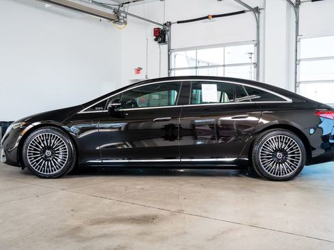 Used 2022 Mercedes-Benz EQS 580 4MATIC Sedan image 3