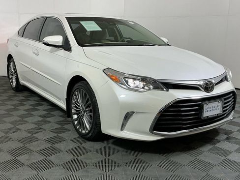 Used 2016 Toyota Avalon Limited w/ Toyota Safety Sense Package image 4