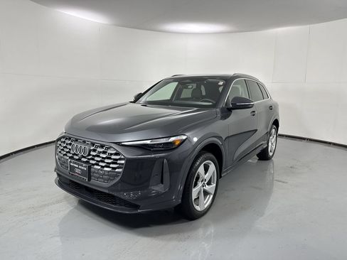 Used 2025 Audi Q5 Premium Plus w/ Premium Plus AWD/4WD image 30