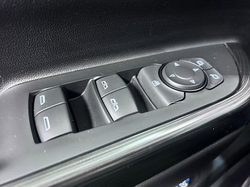 Used 2023 GMC Acadia SLT image 5